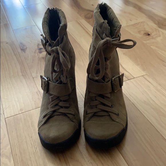 Simply Vera wedge booties size 7 - Picture 2 of 3